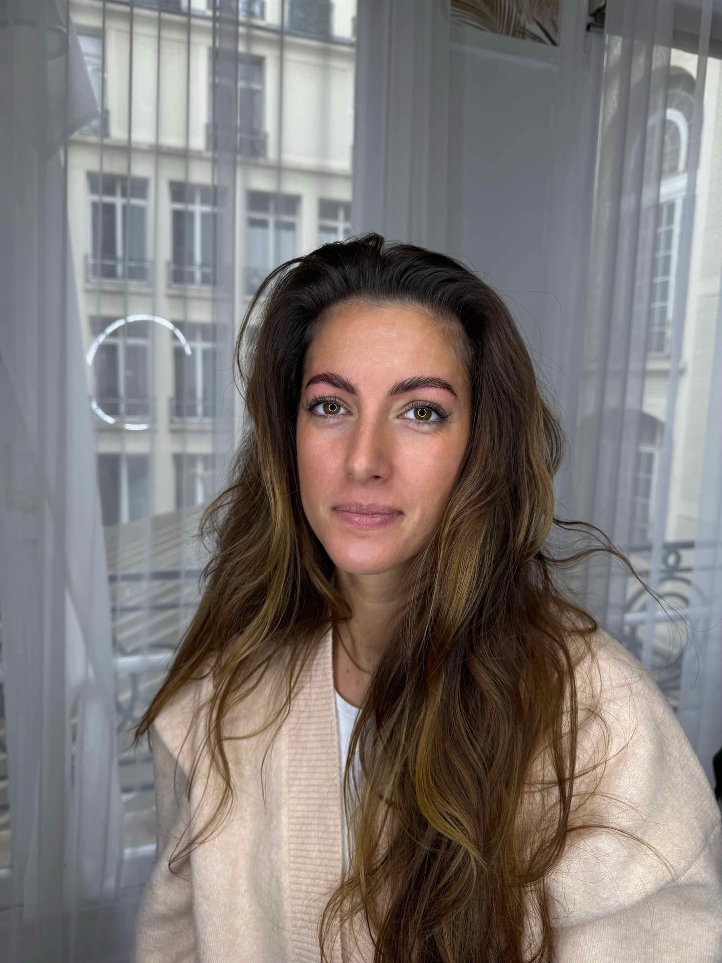 Browlift + Teinture — rehaussement de sourcils + restructuration + teinture